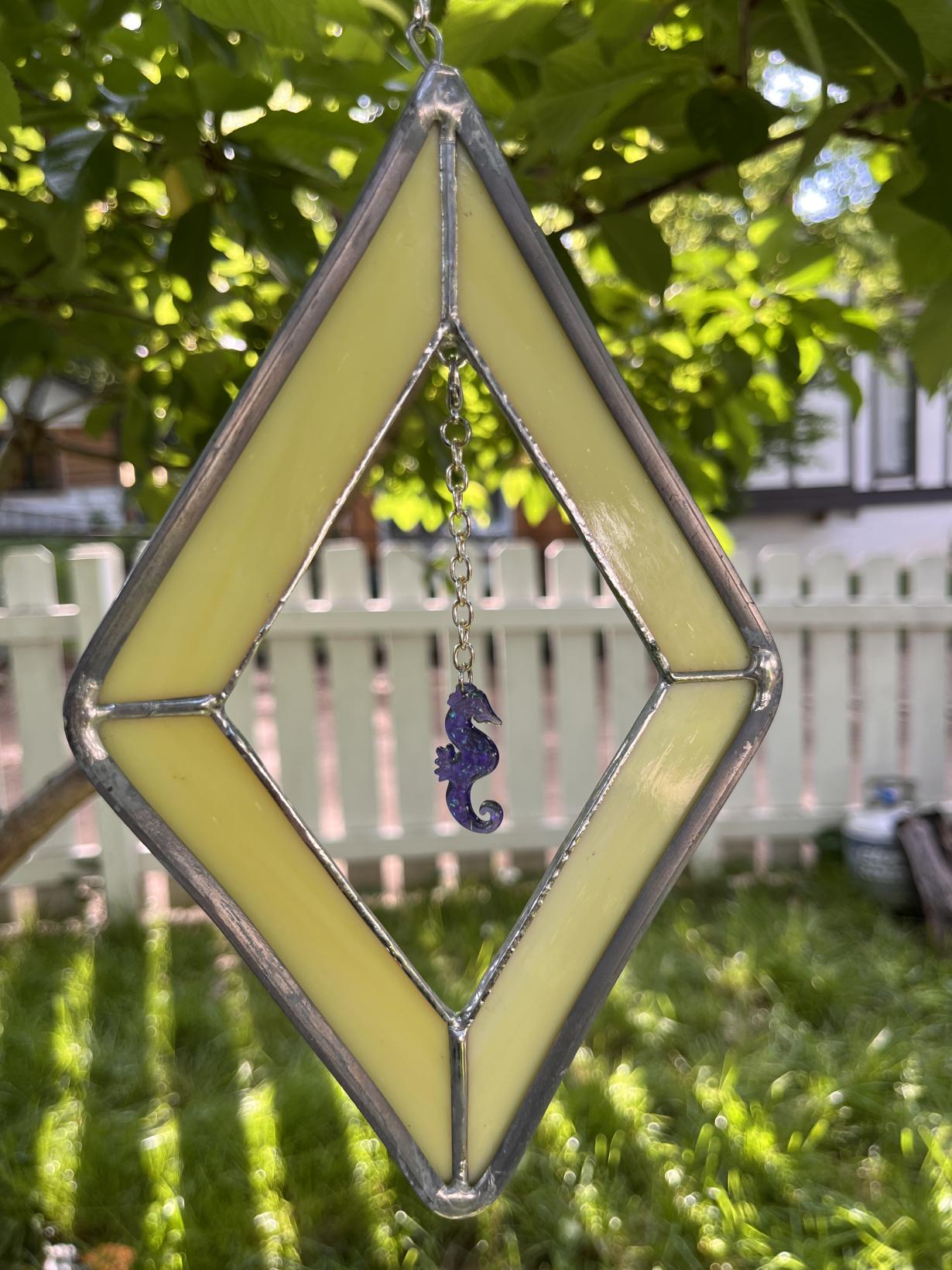 Yellow diamond with seahorse